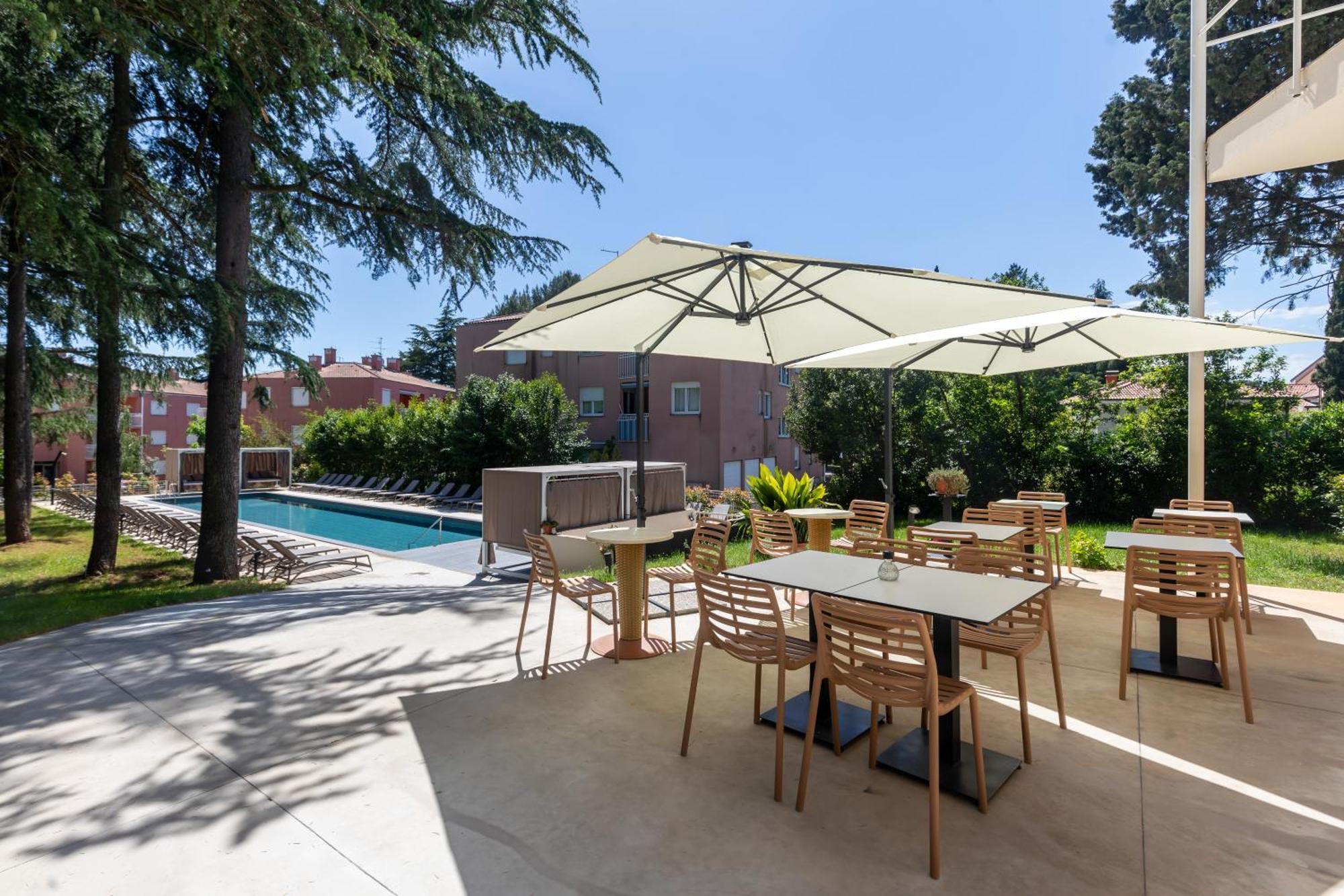 Hotel Emaus Novigrad Istria Buitenkant foto