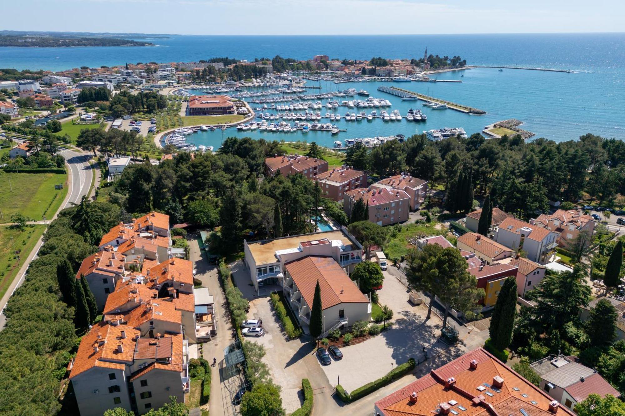Hotel Emaus Novigrad Istria Buitenkant foto