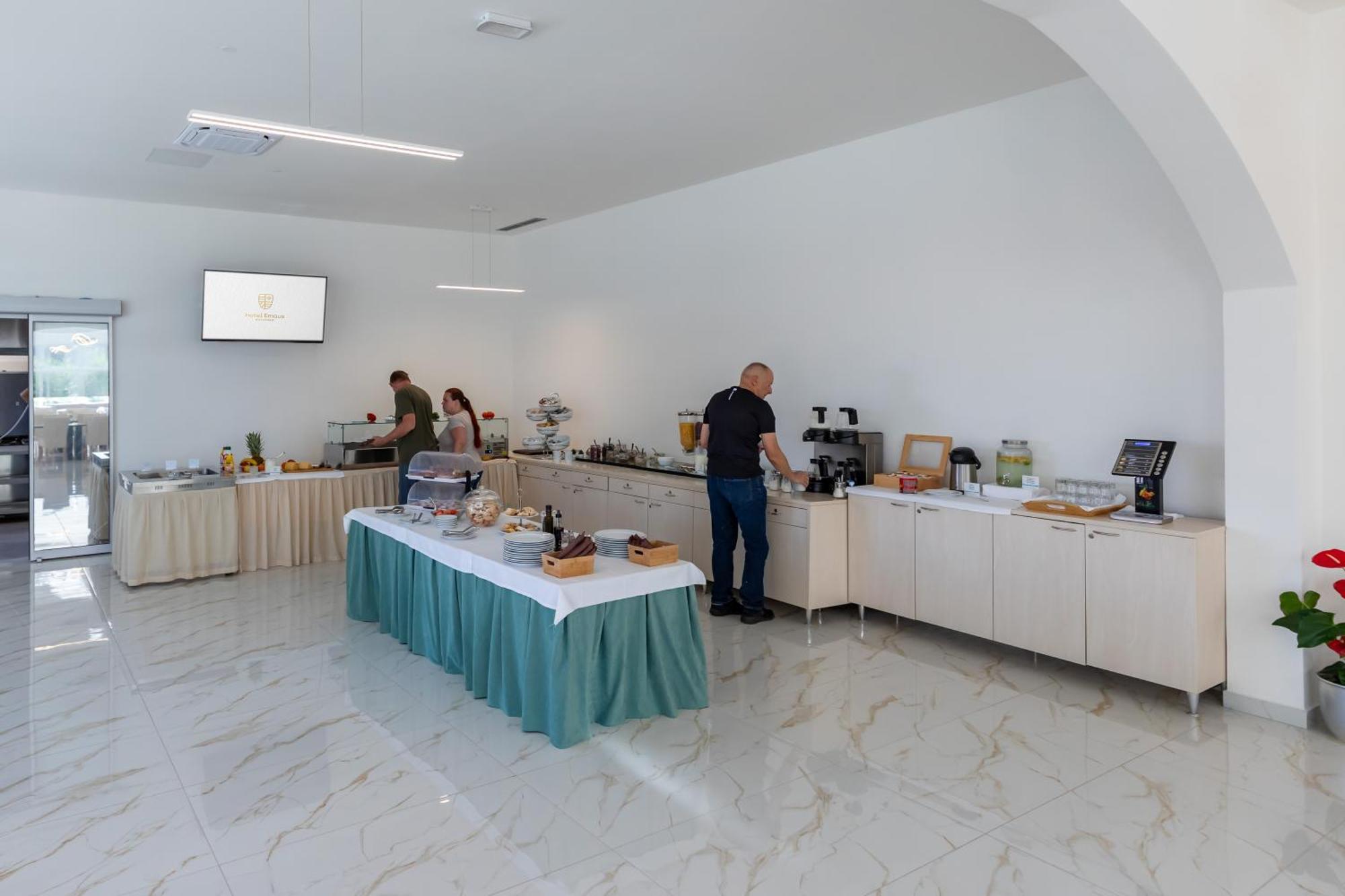 Hotel Emaus Novigrad Istria Buitenkant foto