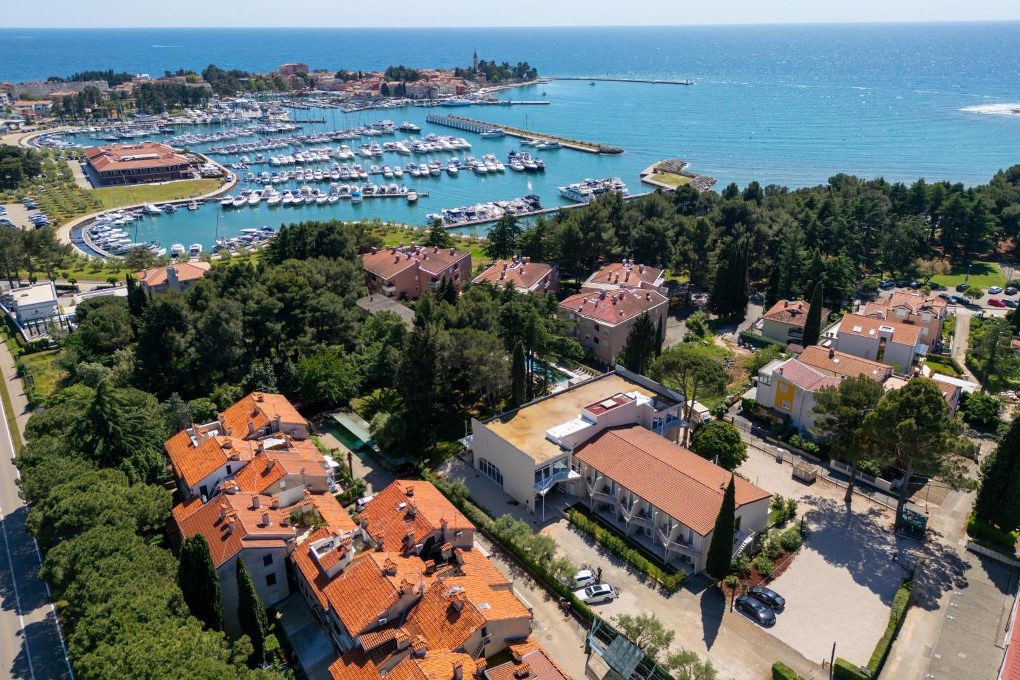 Hotel Emaus Novigrad Istria Buitenkant foto