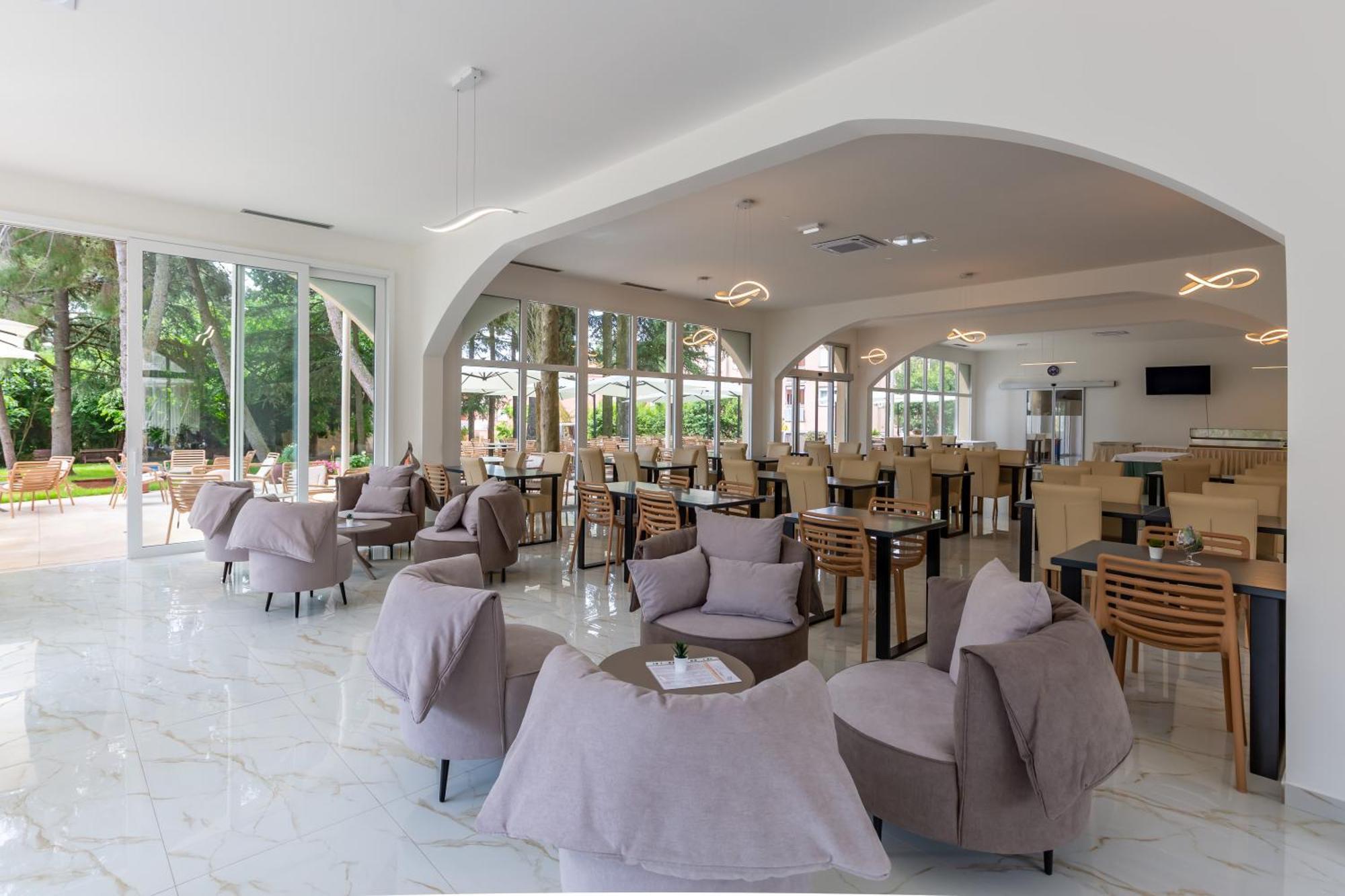 Hotel Emaus Novigrad Istria Buitenkant foto