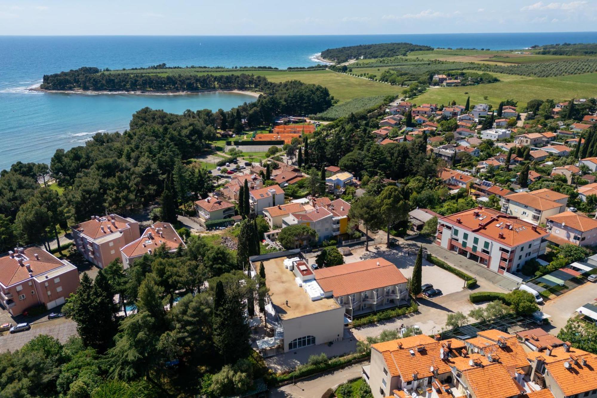 Hotel Emaus Novigrad Istria Buitenkant foto