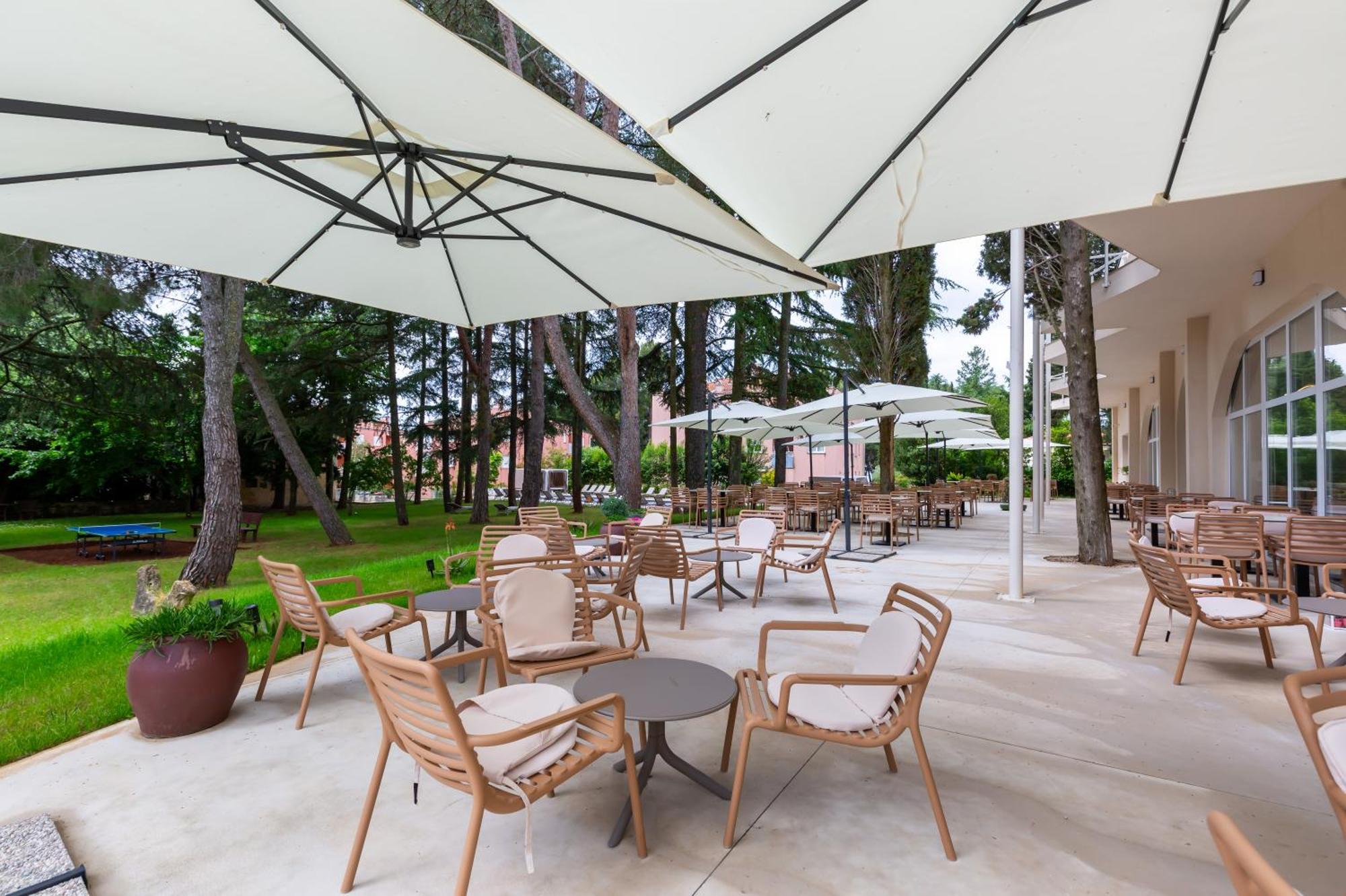 Hotel Emaus Novigrad Istria Buitenkant foto