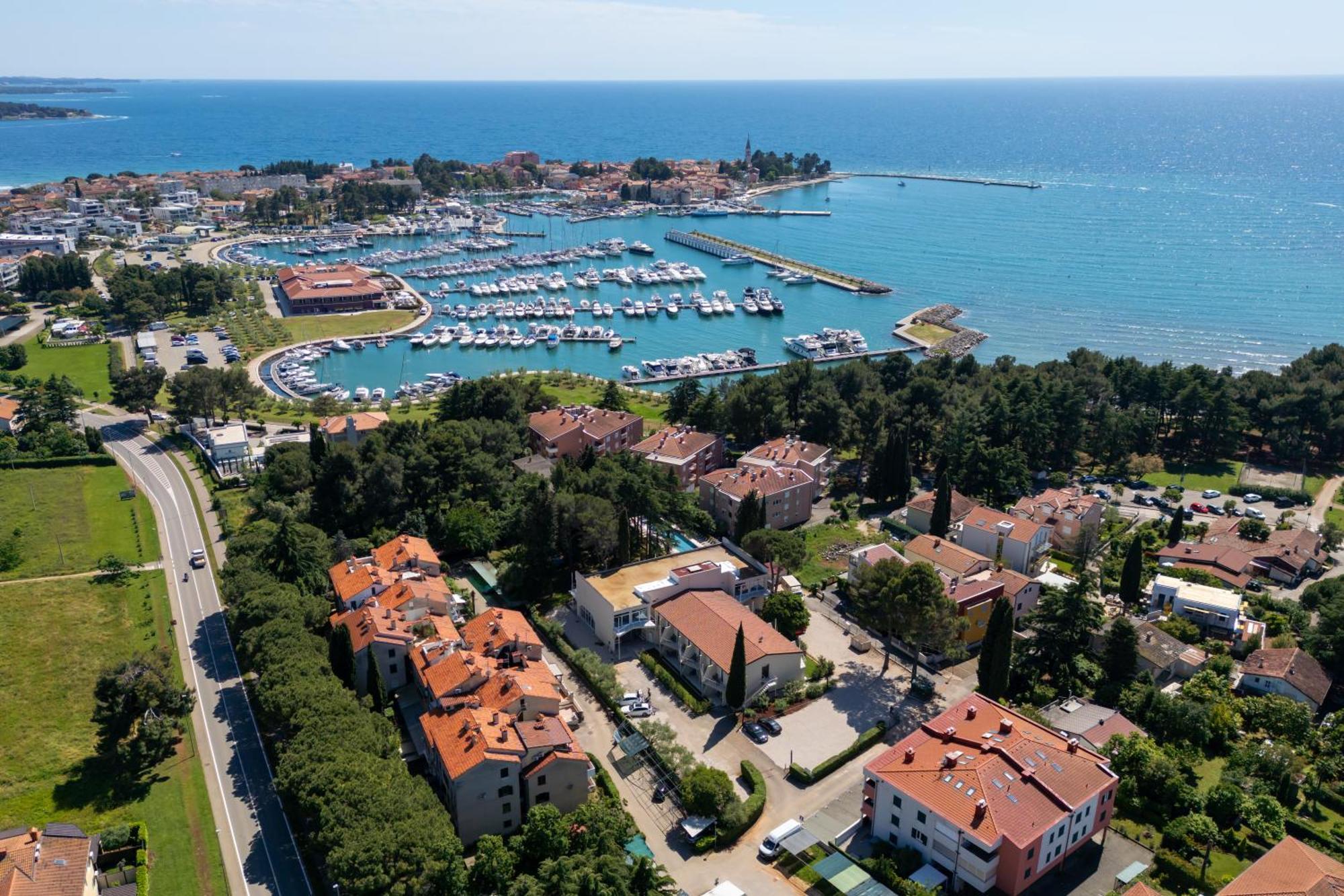Hotel Emaus Novigrad Istria Buitenkant foto