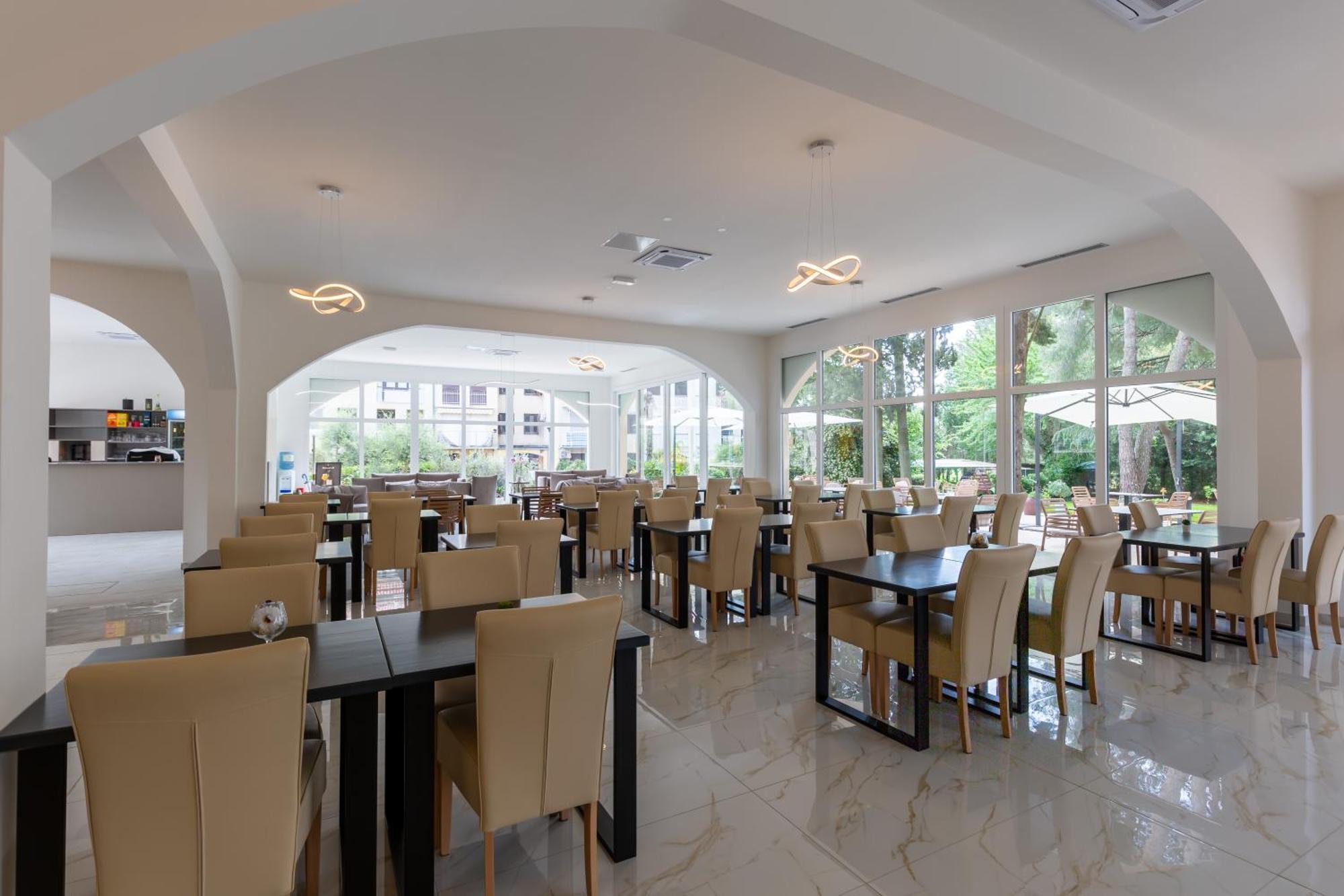 Hotel Emaus Novigrad Istria Buitenkant foto