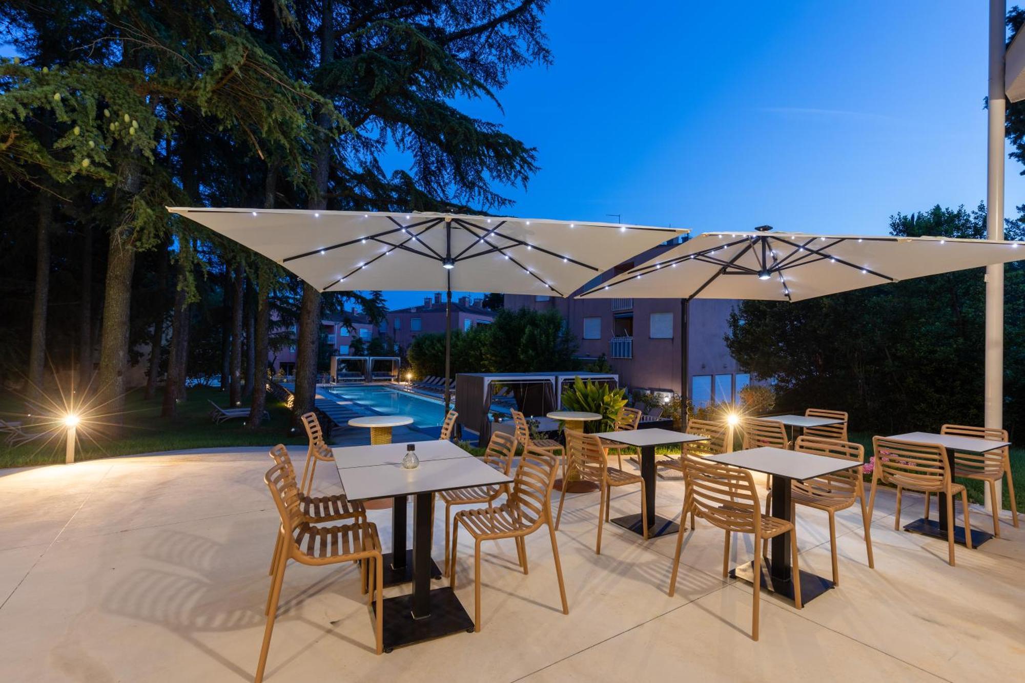 Hotel Emaus Novigrad Istria Buitenkant foto