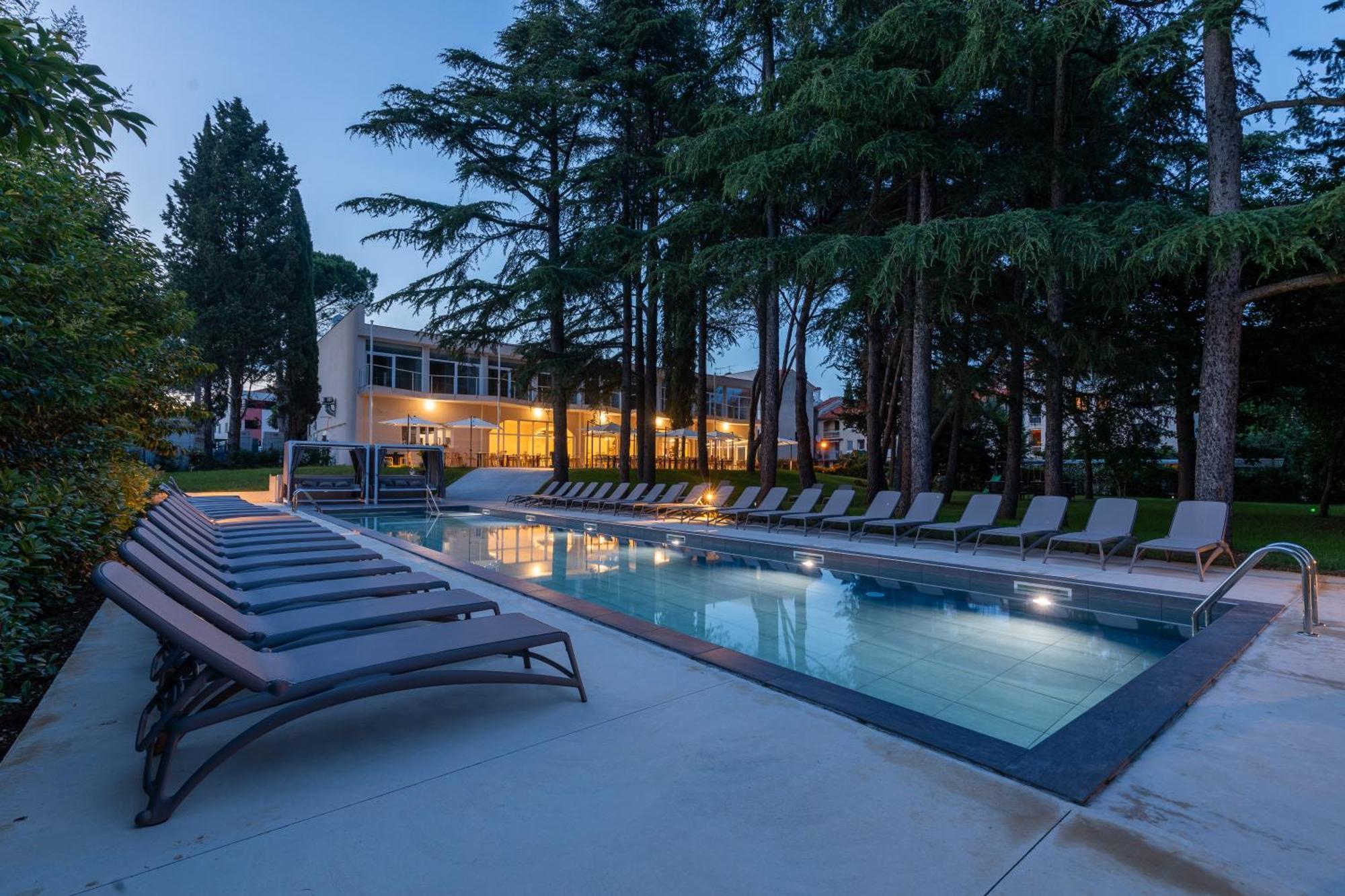 Hotel Emaus Novigrad Istria Buitenkant foto