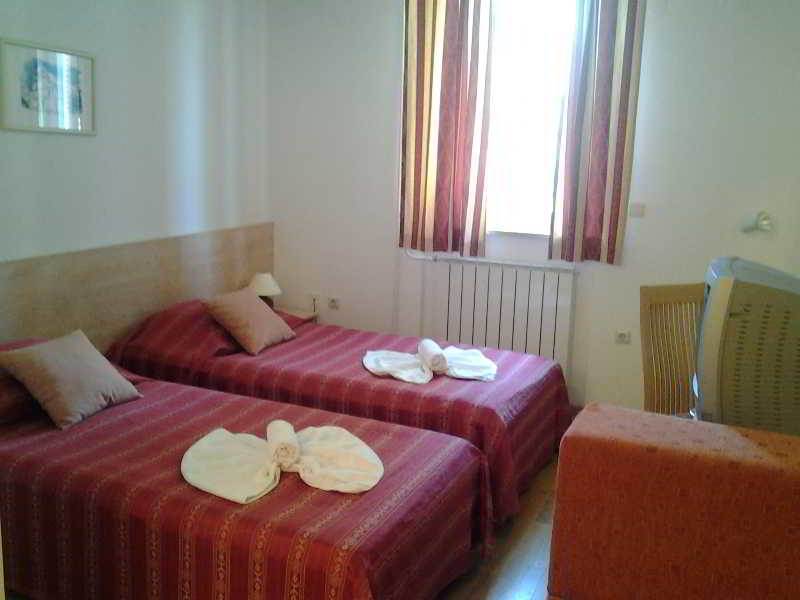 Hotel Emaus Novigrad Istria Buitenkant foto